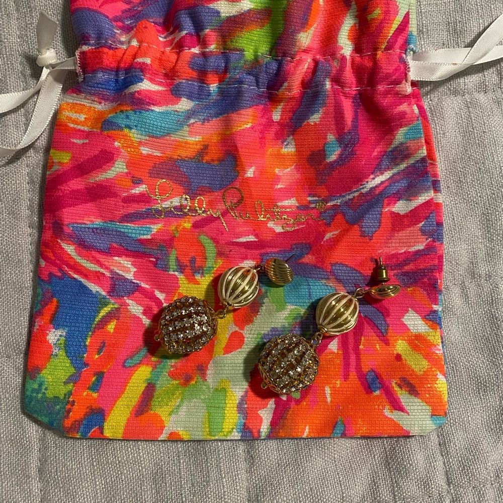 Lilly Pulitzer Starburst Gold drop earrings.